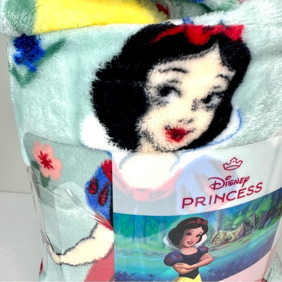 Disney Snow White Plush Throw Blanket 60 x 72 - Picture 4 of 5
